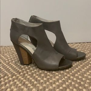 Tsubo grey back zip booties